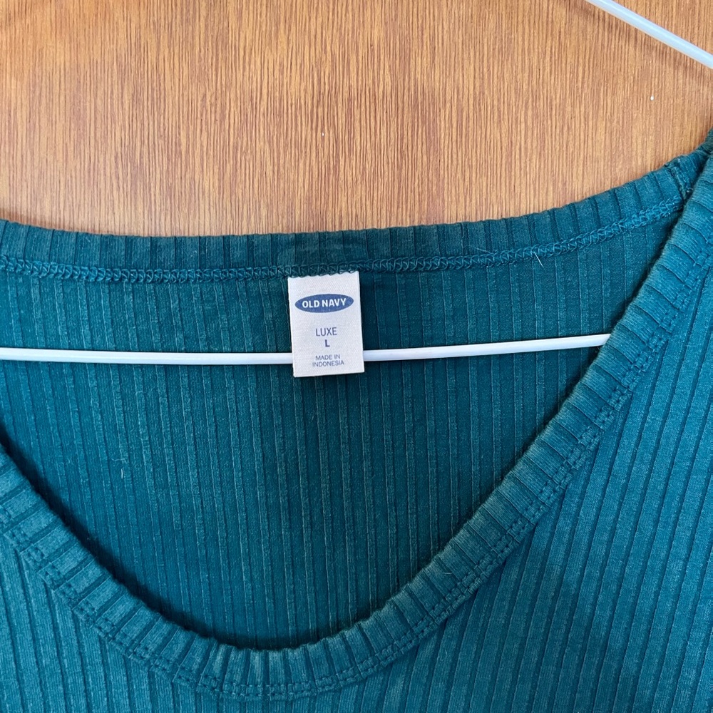 Old navy ribbed tee - Picture 2 of 2